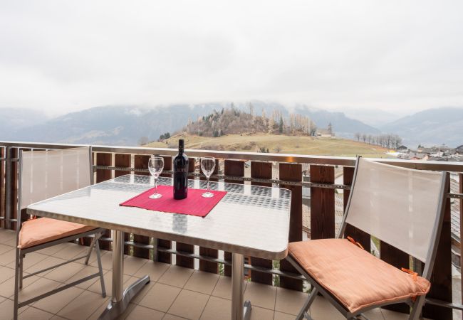 Ferienwohnung in Falera - LAAX Homes -Casa Ansiel Ferienwohnung in Falera - LAAX Homes -Casa Ansiel